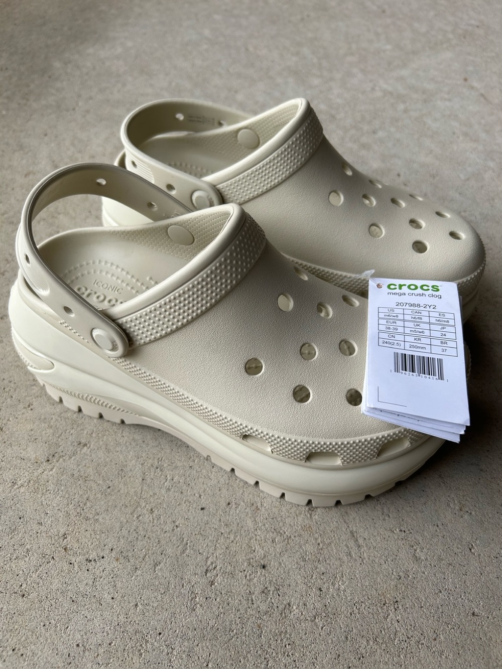 CROCS Mega Crush Clog Platform sandals Bone W 8 M 6